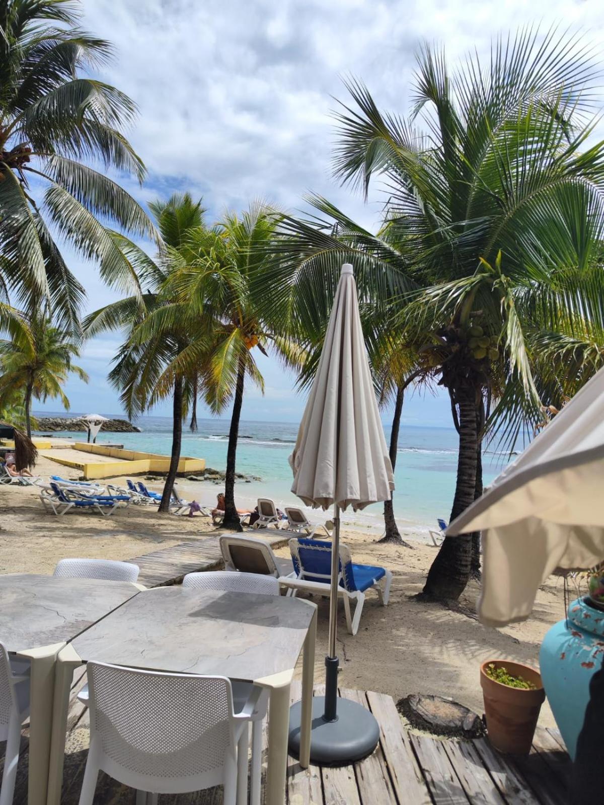 Studio Beachside Paradise Avec Citerne Tampon- Residence Manganao サン・フランソワ エクステリア 写真